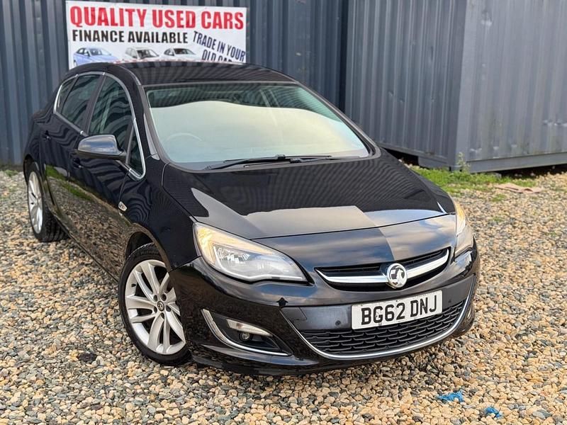 Black Used 2012 Vauxhall Astra SRi Hatchback | £1,990 (Good price) - Image 1/4