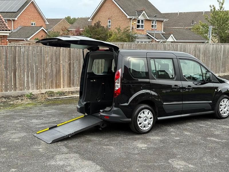 Black Used 2018 Ford Tourneo Connect Zetec MPV | £11,495 (Good price) - Image 1/4