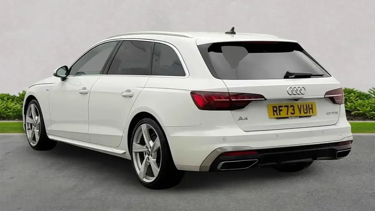 Usado Audi A4 S-Line 204 HP (150 kW) 2024 Branco Carrinha