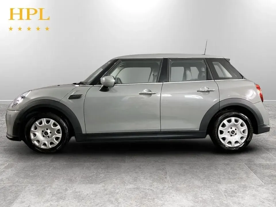 Usado Mini ONE Classic 102 CV (75 kW) 2022 Gris Utilitario