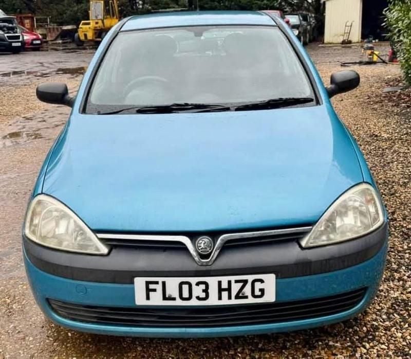 Second-hand Vauxhall Corsa 75 CP (55 kW) 2003 Albastru Hatchback