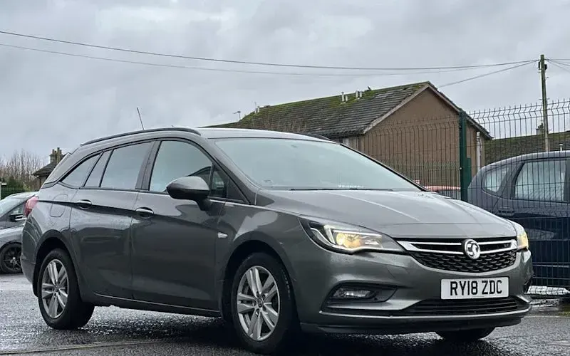 Used Vauxhall Astra Design Edition 110 HP (80 kW) 2018 Estate