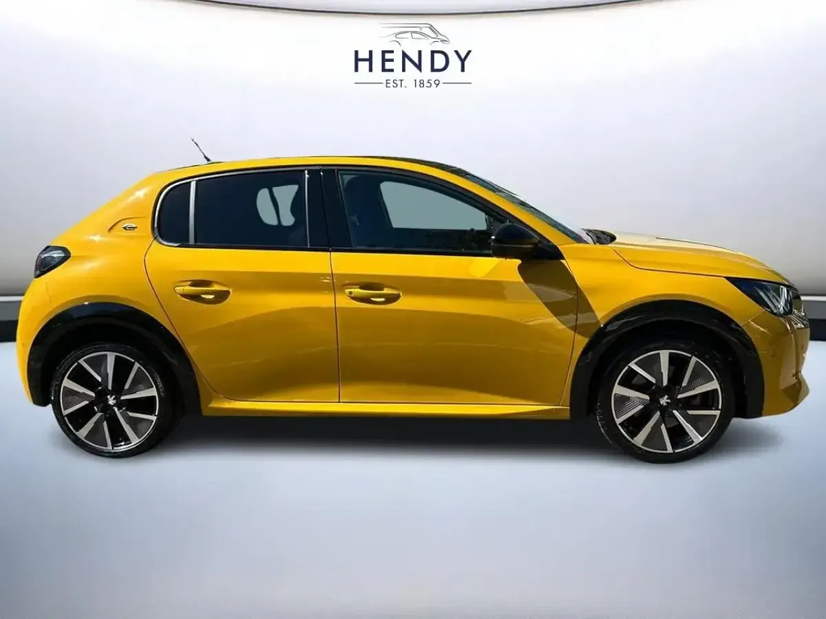 Second-hand Peugeot e-208 GT 98 kW (134 CP) 2022 Galben Hatchback