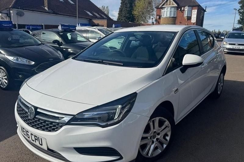 Used Vauxhall Astra Design Edition 2016 White Hatchback