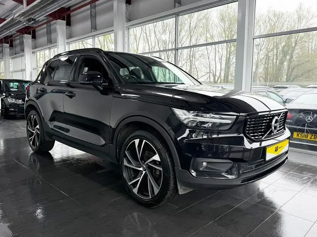 Usado Volvo XC40 R-Design Pro 163 HP (119 kW) 2020 Preto SUV