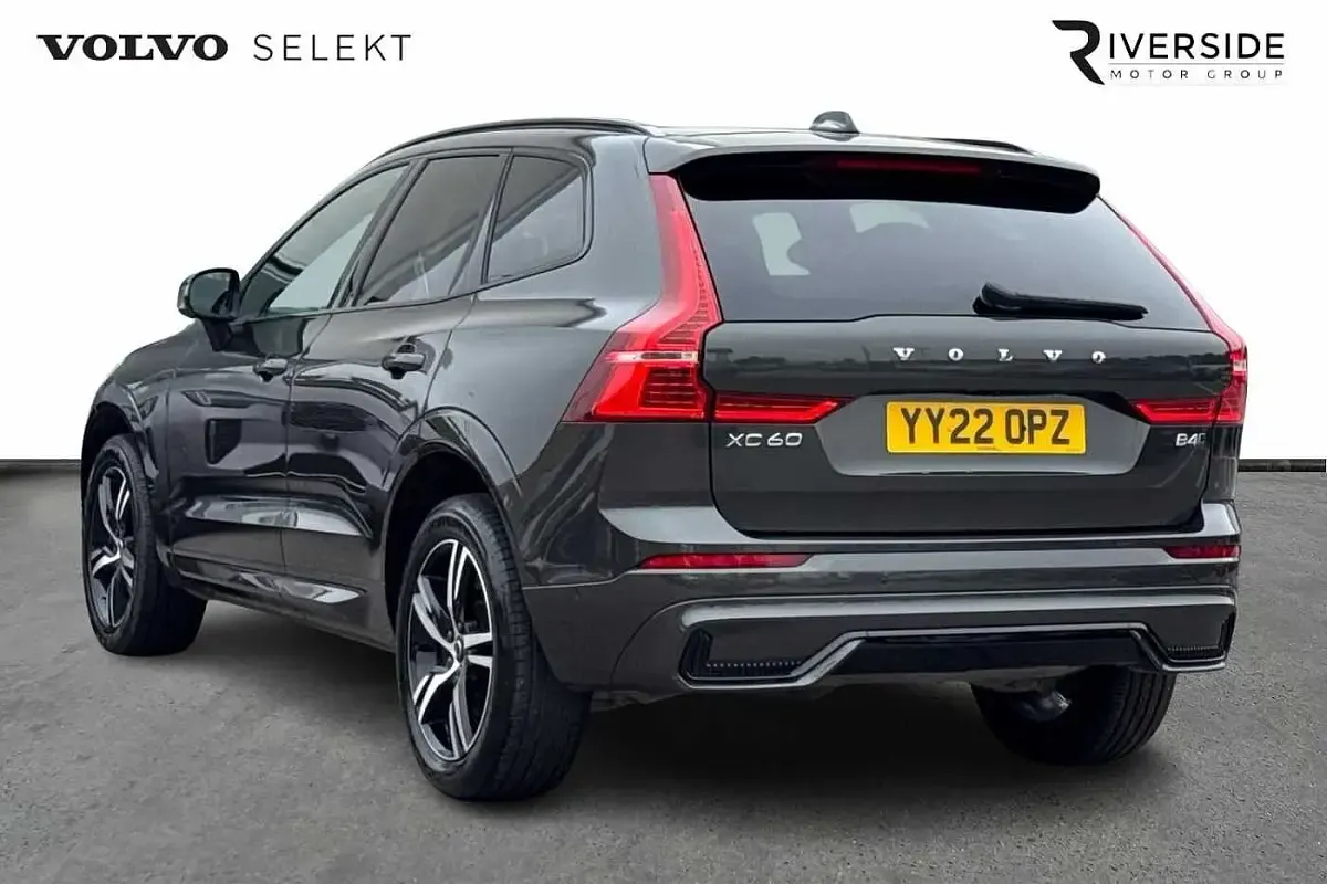 Used Volvo XC60 R-Design 197 HP (144 kW) 2022 Pine grey SUV