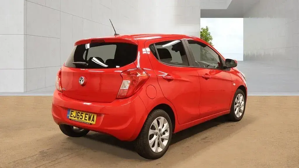 Second-hand Vauxhall Viva 75 CP (55 kW) 2015 Roșu Hatchback