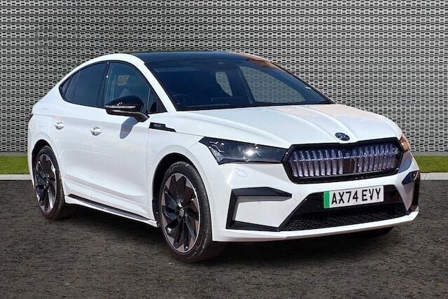Moon white metallic Used 2025 Skoda Enyaq iV SportlinePlus SUV | £35,212 - Image 1/4