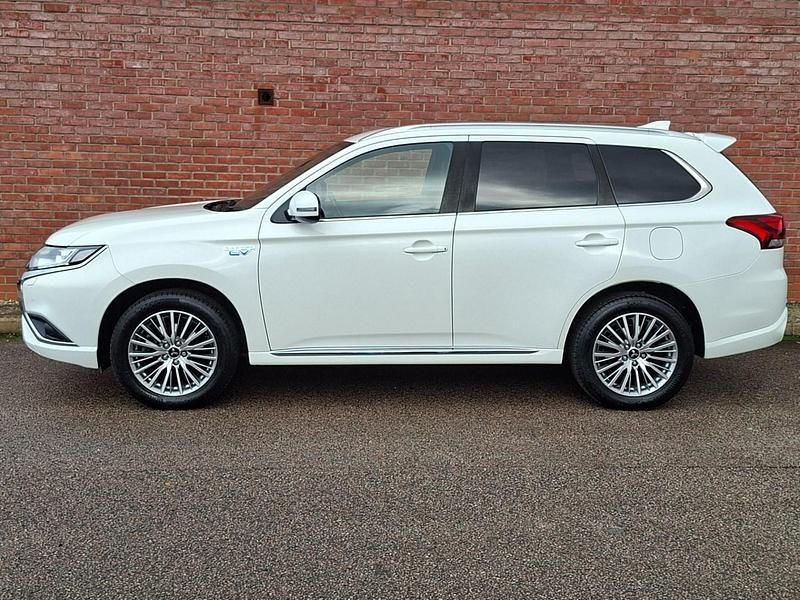 Used Mitsubishi Outlander P-HEV 2021 White Estate