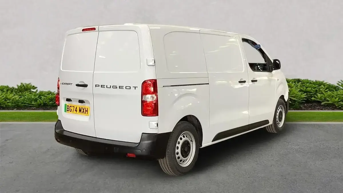 Used Peugeot e-Expert 100 kW (136 HP) 2024 White Van