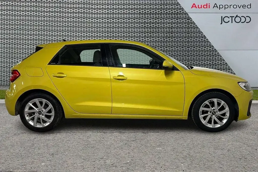 Used Audi A1 Sport 94 HP (69 kW) 2022 Yellow SUV