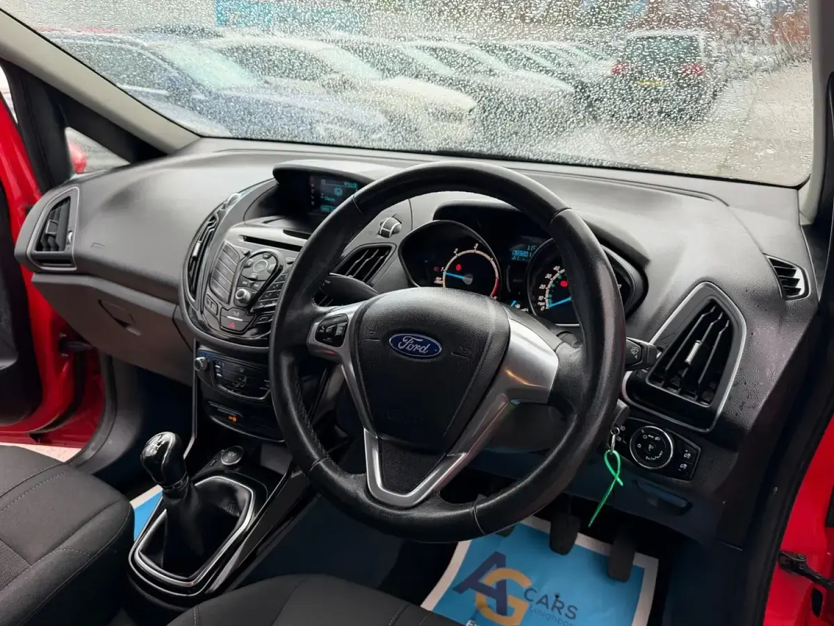 Used Ford B-MAX Zetec 95 HP (69 kW) 2015 Red MPV