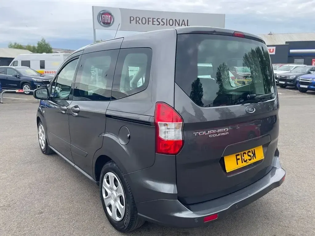 Used Ford Tourneo Courier Zetec 100 HP (73 kW) 2020 Grey MPV