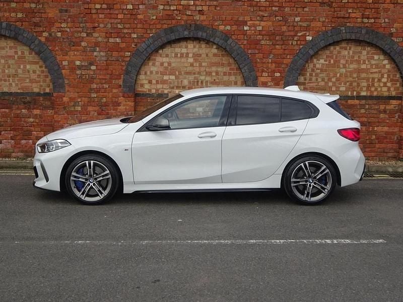 Usado BMW M135 Comfort Edition 2021 Blanco Utilitario