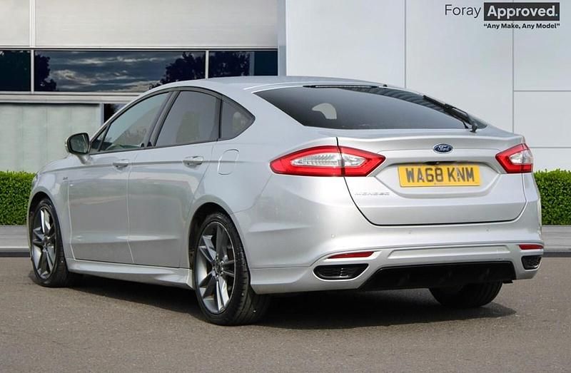 Usado Ford Mondeo ST-Line 165 HP (121 kW) 2019 Prateado Citadino