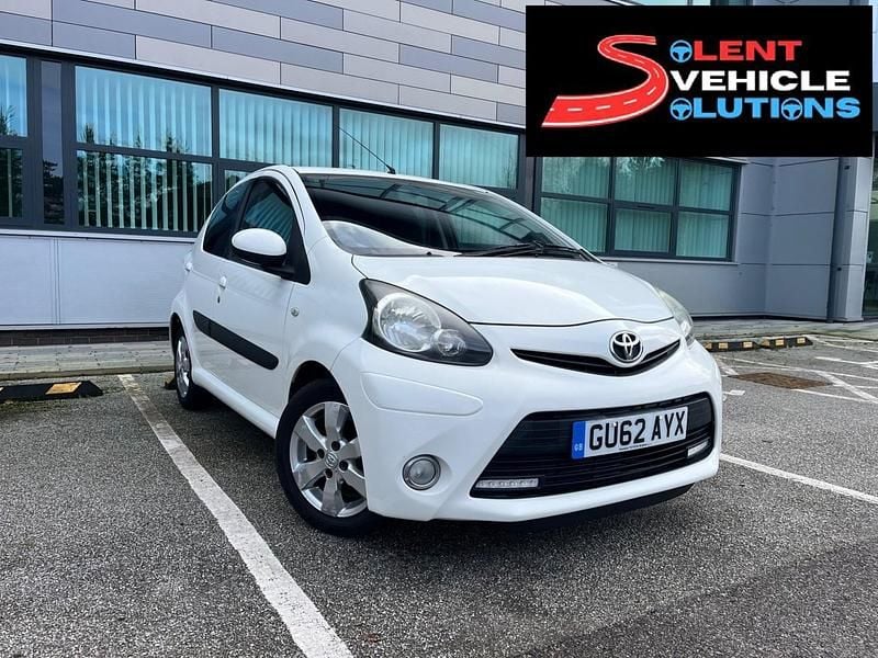 Used Toyota Aygo 67 HP (49 kW) 2012 White Hatchback