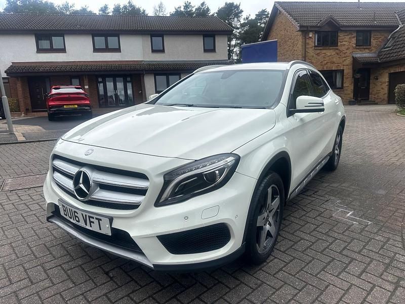 Used Mercedes GLA200 AMG line 136 HP (100 kW) 2016 White SUV