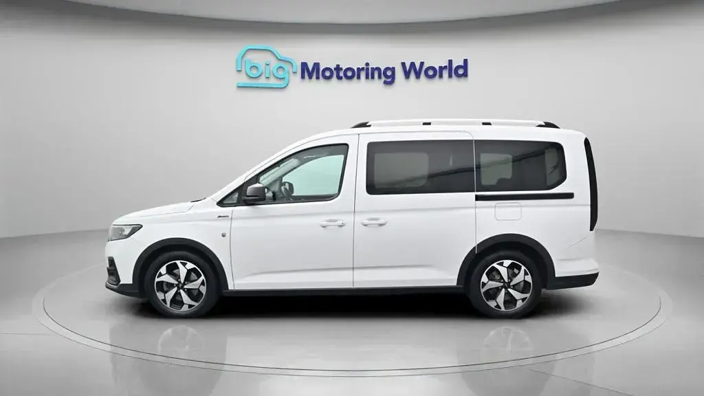 Used Ford Grand Tourneo Connect Active 122 HP (89 kW) 2023 White MPV