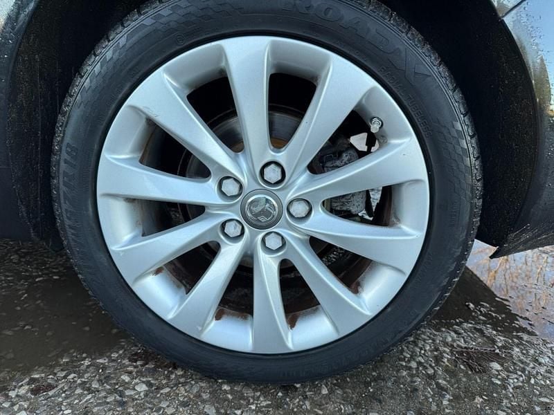 Used Vauxhall Insignia Elite 140 HP (102 kW) 2015 Black Hatchback