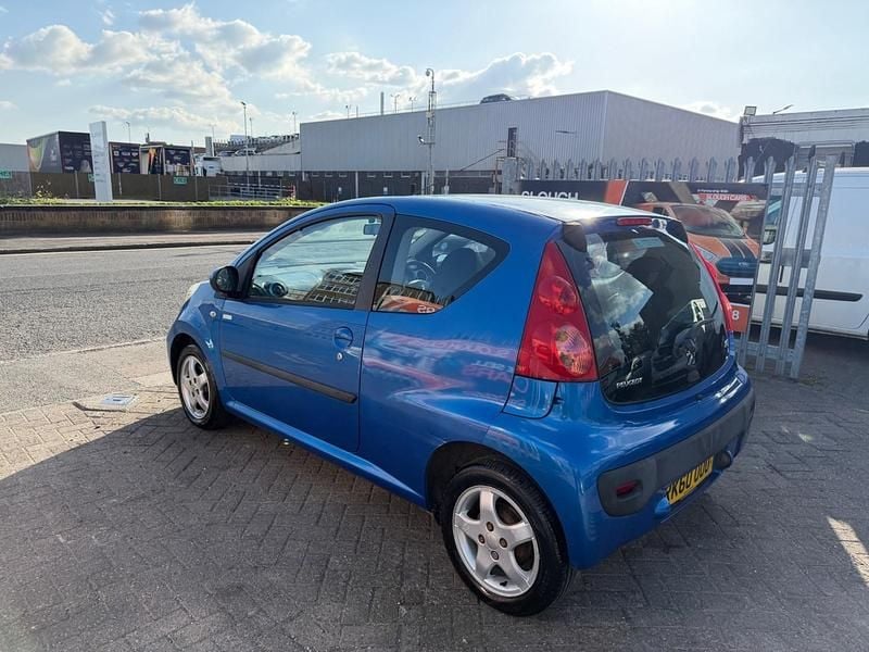 Used Peugeot 107 68 HP (50 kW) 2010 Blue Hatchback