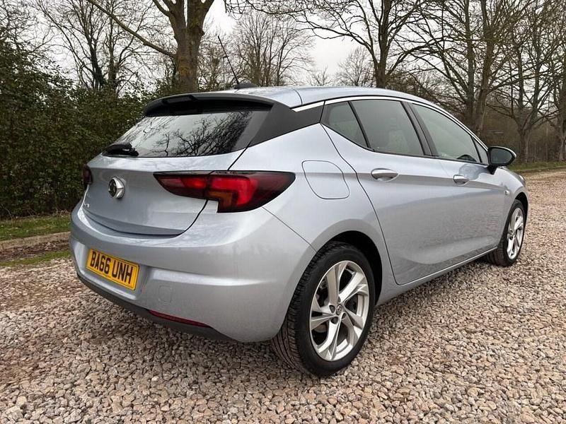 Used Vauxhall Astra SRi 100 HP (73 kW) 2017 Silver Hatchback