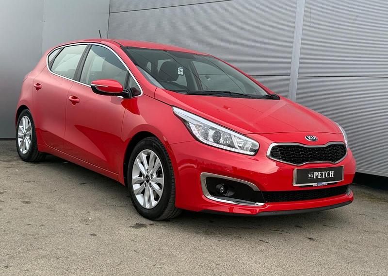 Used Kia Ceed 135 HP (99 kW) 2016 Red Hatchback