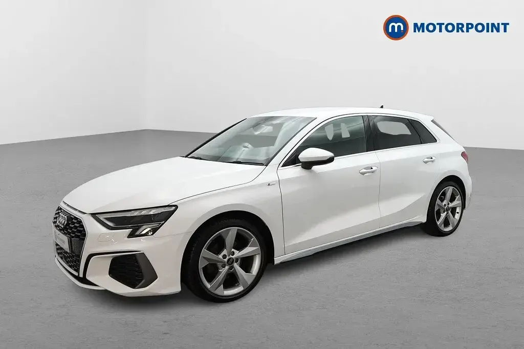 Begagnad Audi A3 S-Line 2024 Vit Halvkombi