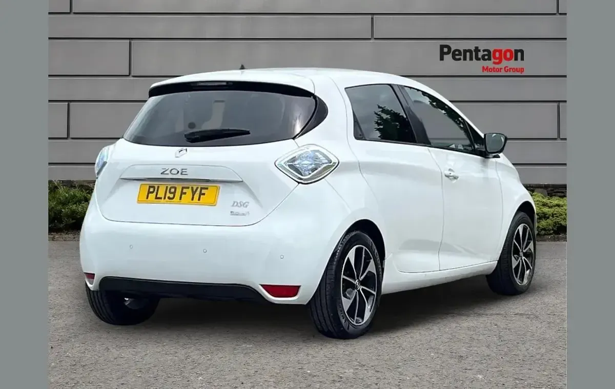 Used Renault Zoe Dynamique 80 kW (109 HP) 2019 White Hatchback