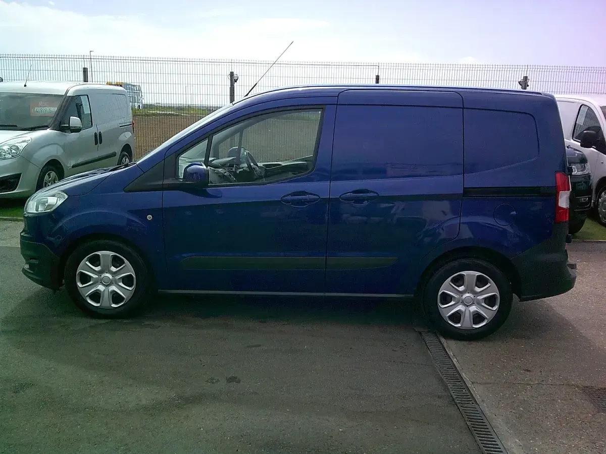 Used Ford Transit Courier Trend 2017 Blue Van