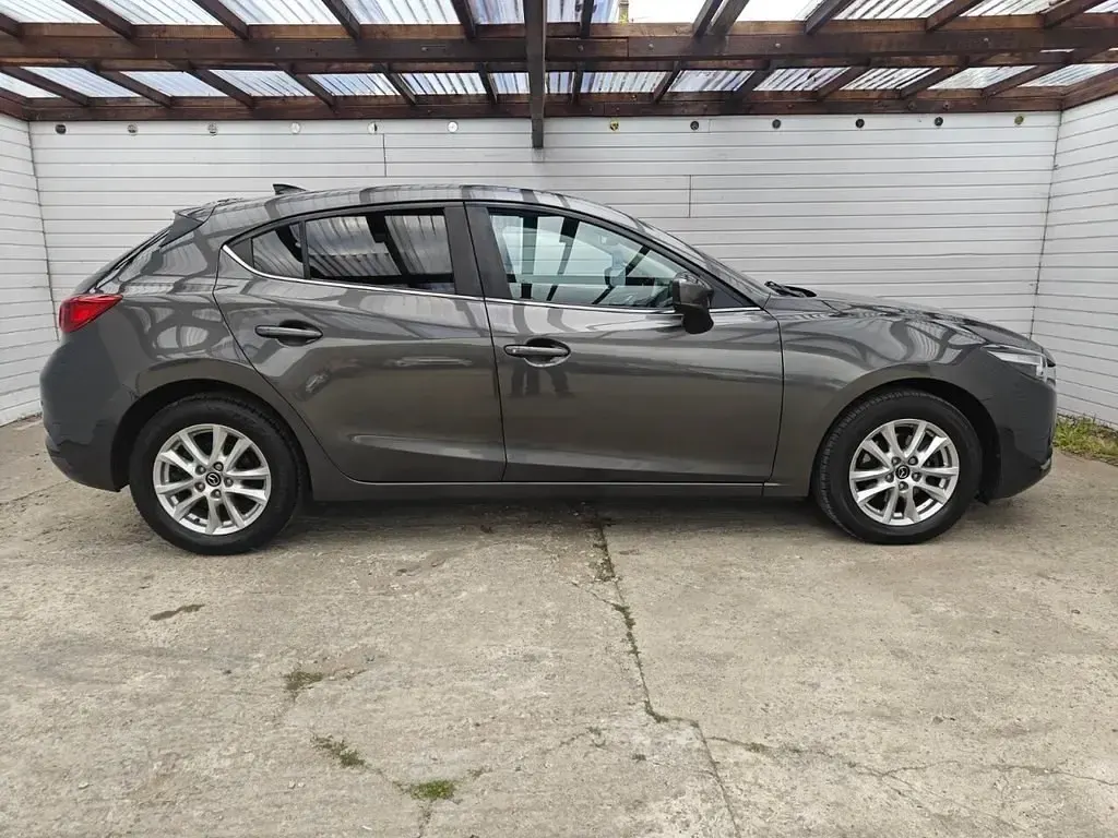 Usado Mazda 3 121 HP (88 kW) 2018 Cinzento Citadino