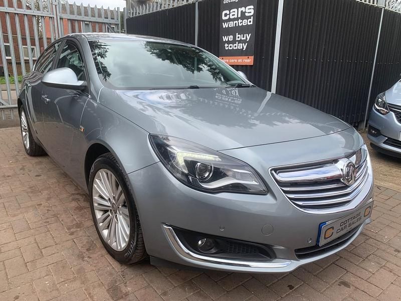 Used Vauxhall Insignia Design Edition 140 HP (102 kW) 2015 Silver Hatchback