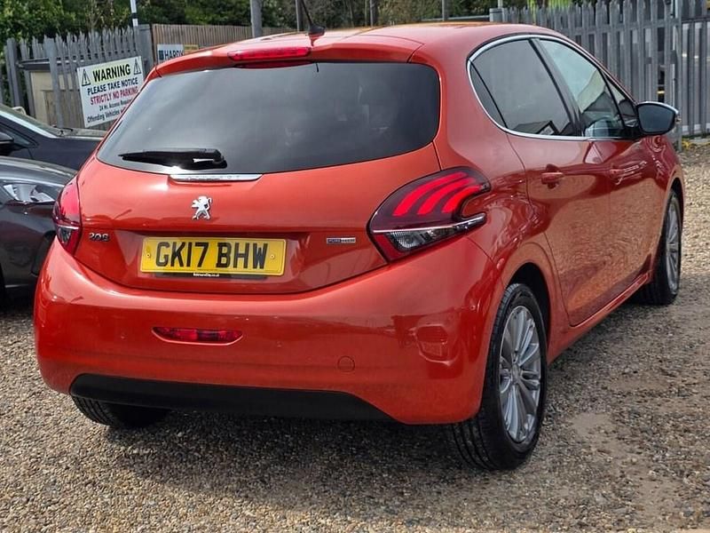 Used Peugeot 208 Allure 82 HP (60 kW) 2017 Orange Hatchback