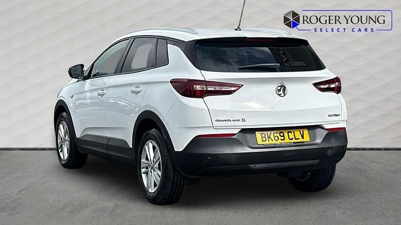 Used Vauxhall Grandland X 130 HP (95 kW) 2020 White SUV
