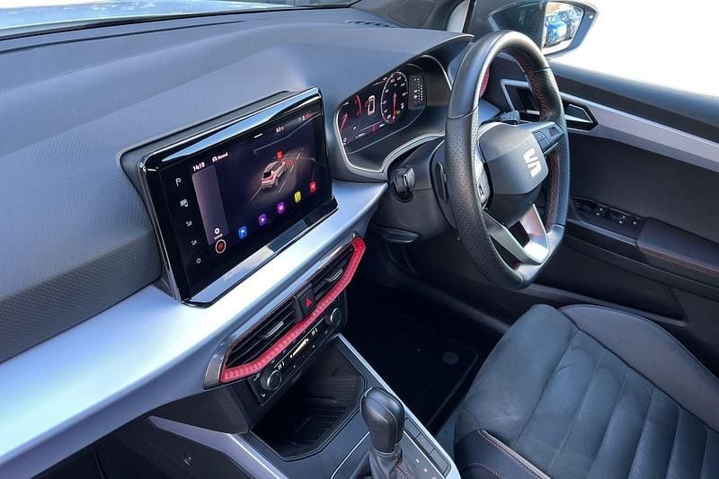 Used Seat Arona FR Sport 110 HP (80 kW) 2022 Glacier white / magnetic tech grey SUV