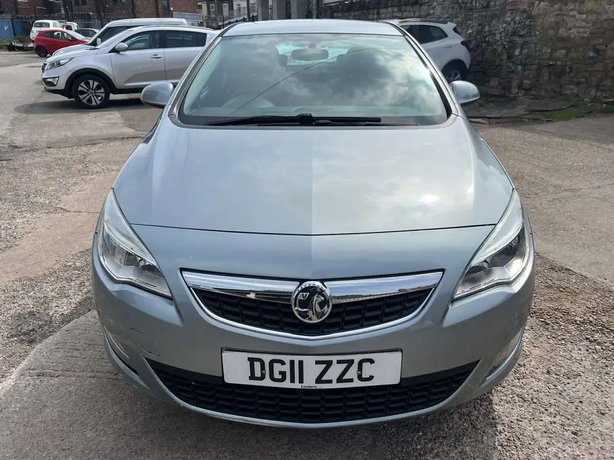 Used Vauxhall Astra Excite 2011 Silver Hatchback