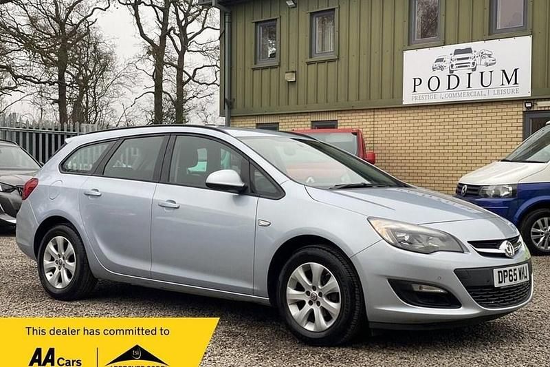 Second-hand Vauxhall Astra Design Edition 2015 Argintiu Break