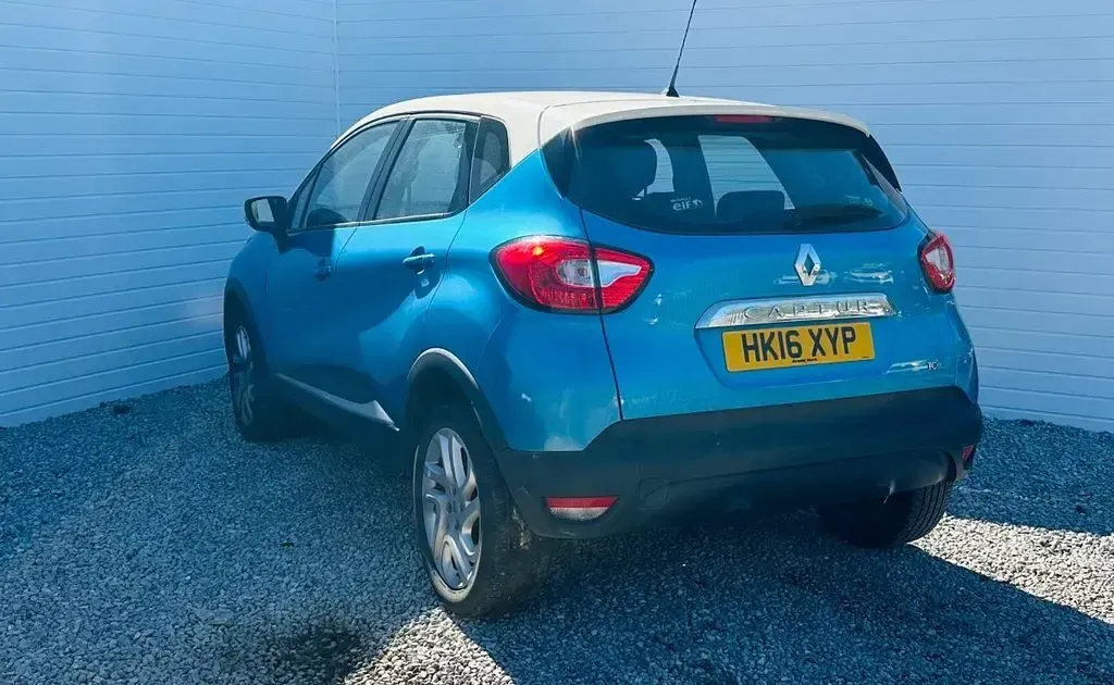 Used Renault Captur Dynamique 90 HP (66 kW) 2016 Blue SUV