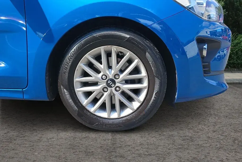 Used Kia Rio 99 HP (72 kW) 2021 Blue Hatchback