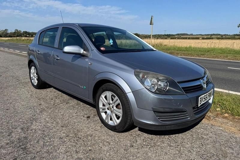 Silver Used 2006 Vauxhall Astra Active Hatchback | £1,895 (A bit pricey) - Image 1/1