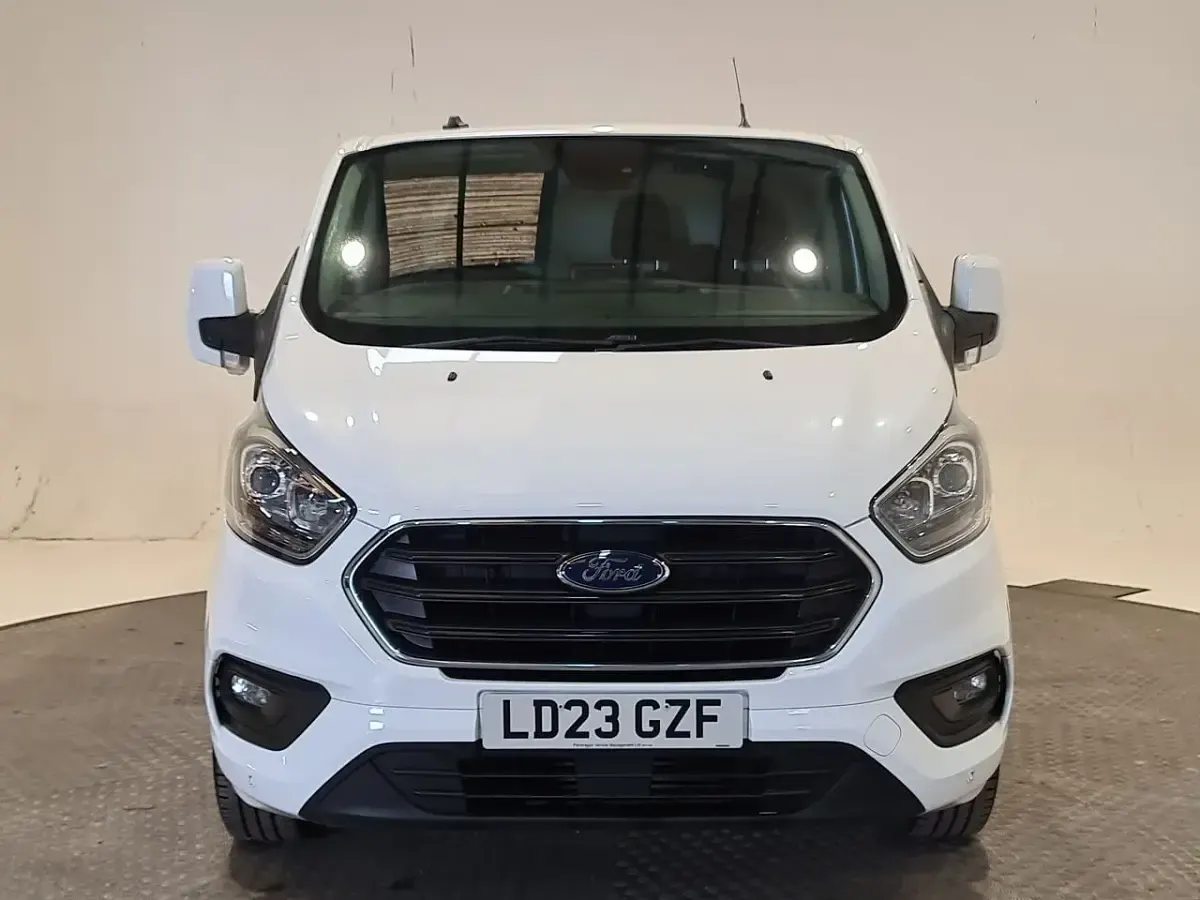 Used Ford Transit Custom Limited 130 HP (95 kW) 2023 White Van
