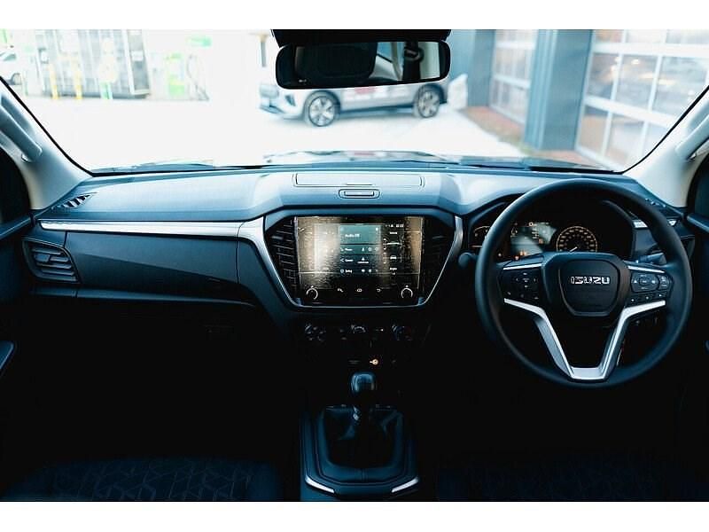 New Isuzu D-Max 2025 Onyx black mica Pickup