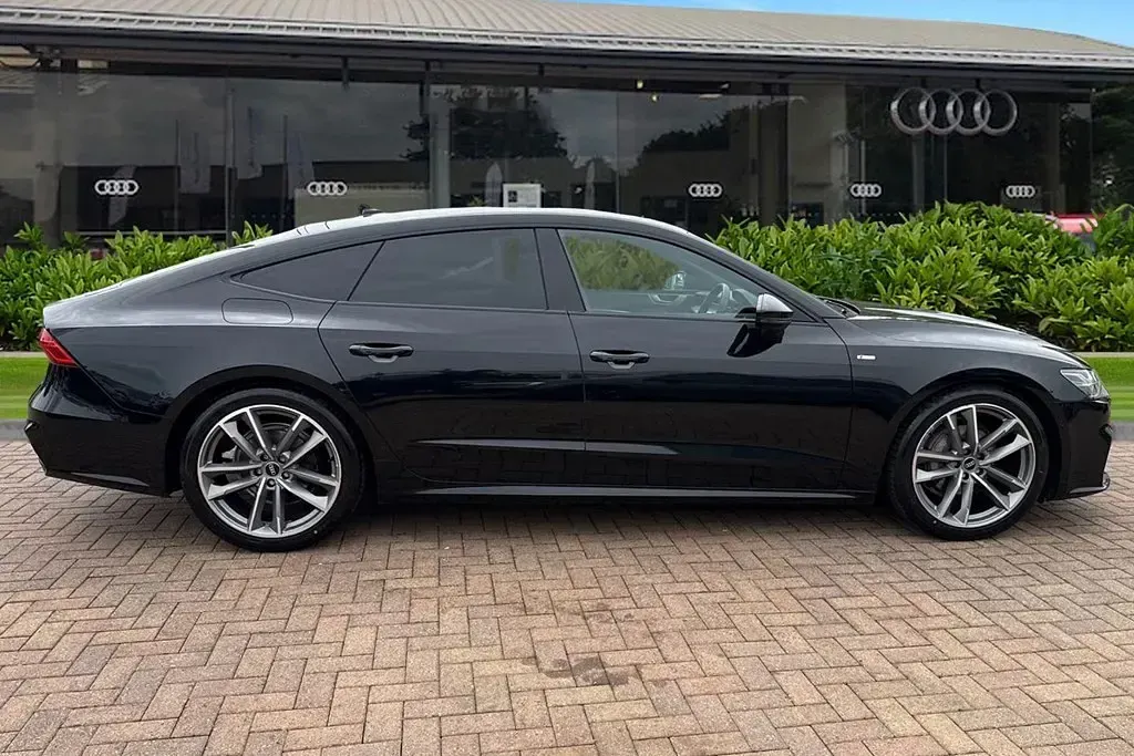 Usado Audi A7 Black Edition 204 HP (150 kW) 2022 Preto Sedan