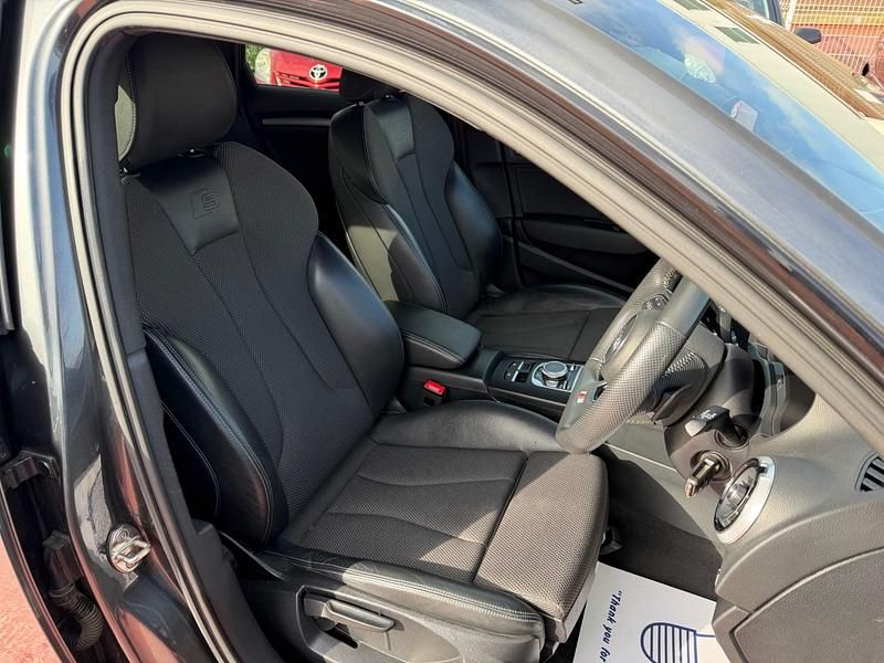 Begagnad Audi A3 Black Edition 116 HK (85 kW) 2019 Grå Sedan