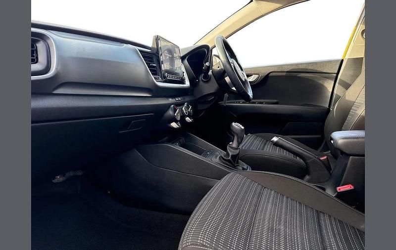 Used Kia Stonic 100 HP (73 kW) 2023 Yellow SUV