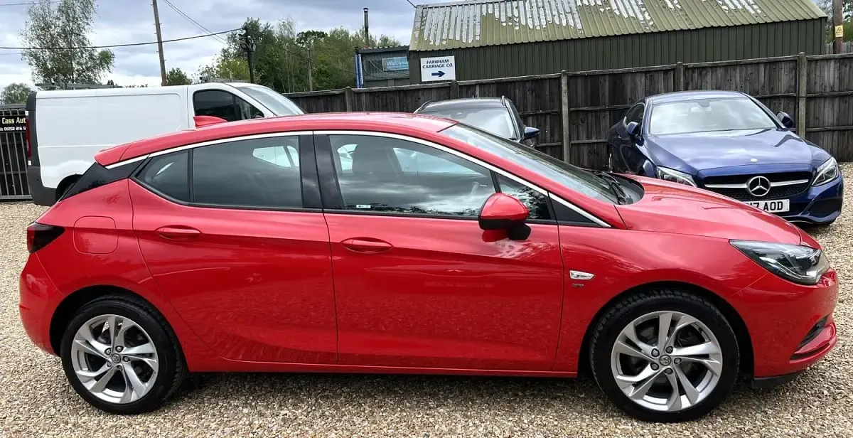 Used Vauxhall Astra SRi 136 HP (100 kW) 2016 Red Hatchback