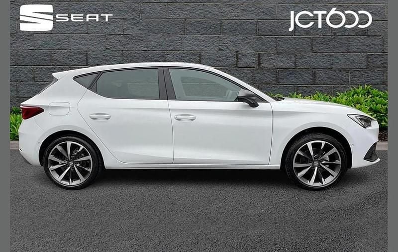 New Seat Leon FR Sport 147 HP (108 kW) 2025 White Hatchback