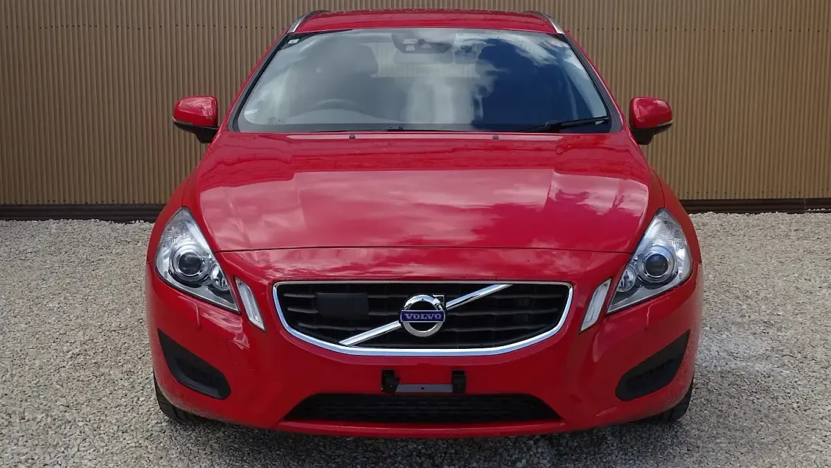 Used Volvo V60 SE 180 HP (132 kW) 2013 Red Estate