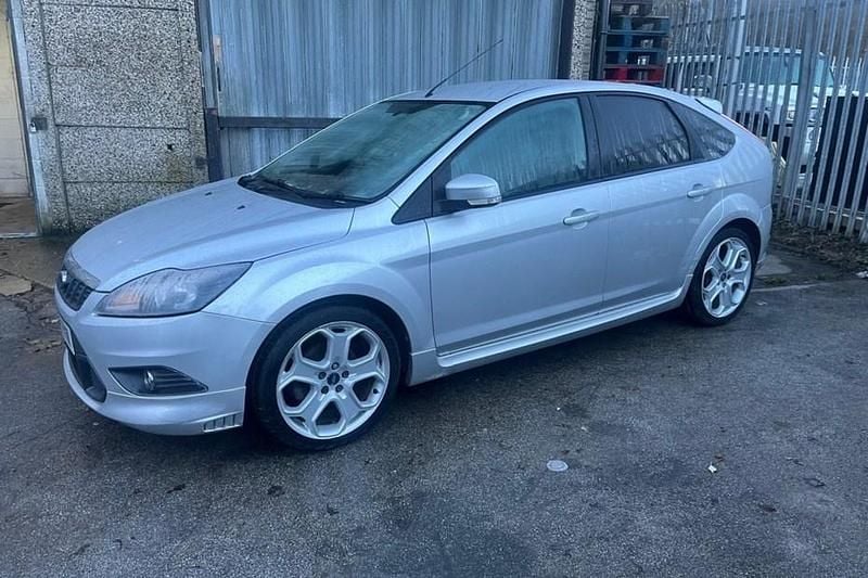 Used Ford Focus Zetec 123 HP (90 kW) 2010 Silver Hatchback
