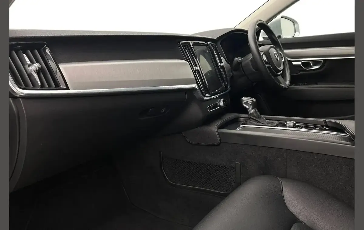 Used Volvo S90 Momentum 188 HP (138 kW) 2019 Silver Sedan