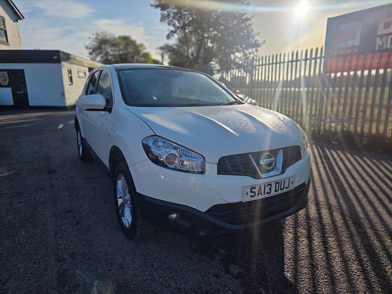White Used 2013 Nissan Qashqai +2 Acenta SUV | £2,999 (Fair price) - Image 1/4